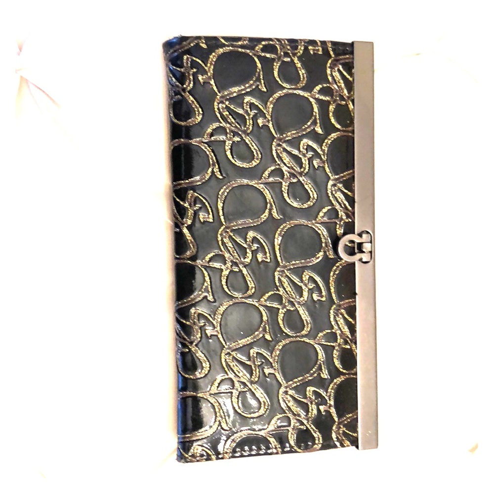Clutch wallet